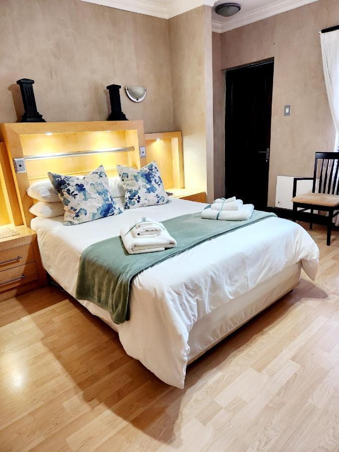 The Wooden Leg Guesthouse Kleinmond Dış mekan fotoğraf