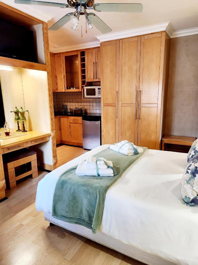 The Wooden Leg Guesthouse Kleinmond Dış mekan fotoğraf