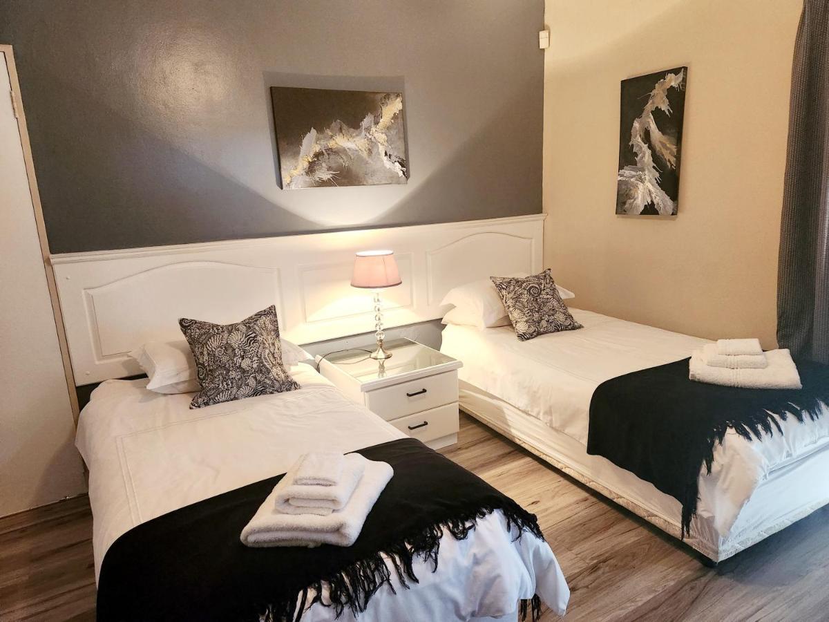 The Wooden Leg Guesthouse Kleinmond Dış mekan fotoğraf